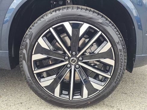 New 2026 Volvo XC90 B5 Plus w/ Protection Package image 9