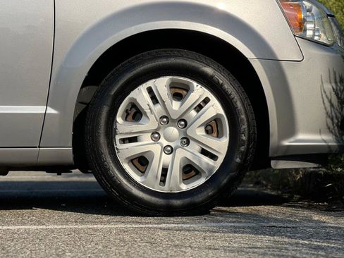 Used 2019 Dodge Grand Caravan SE image 38