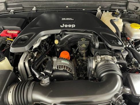 Used 2019 Jeep Wrangler Sport AWD/4WD image 23