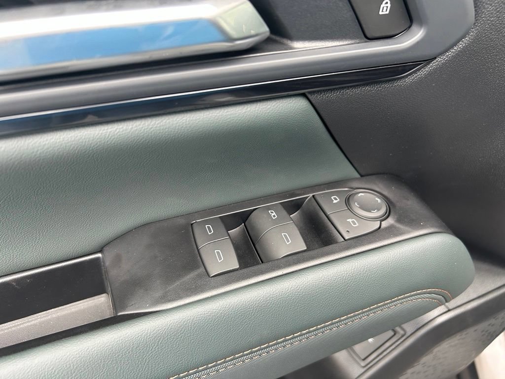 New 2027 GMC Terrain AT4 w/ LPO, Floor Liner Package AWD/4WD image 17