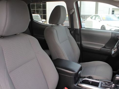 Used 2016 Toyota Tacoma SR5 w/ SR5 Appearance Package (SN) RWD image 30