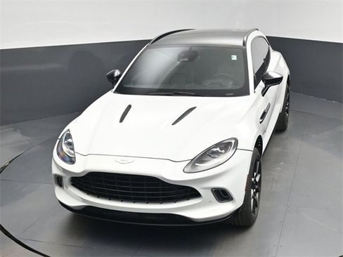 Used 2021 Aston Martin DBX image 33
