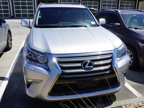 Used 2019 Lexus GX 460 Premium AWD/4WD image 2