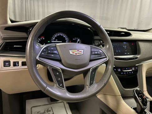 Used 2018 Cadillac XT5 Luxury w/ Driver Awareness Package FWD image 15