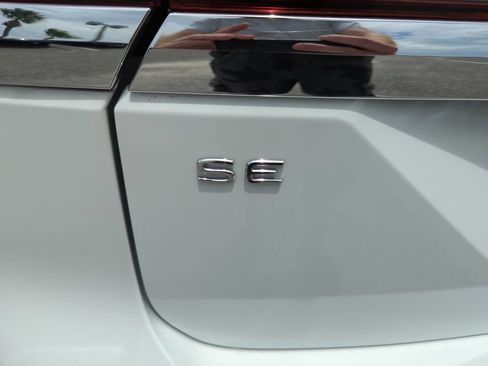 Used 2024 Volkswagen Atlas SE FWD image 22