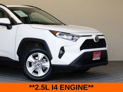 Used 2019 Toyota RAV4 XLE w/ Carpet Mat Package AWD/4WD image 3