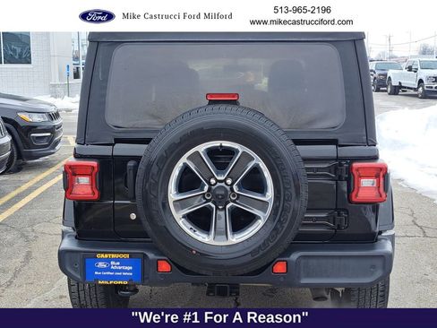 Used 2019 Jeep Wrangler Unlimited Sahara w/ Safety Group image 4
