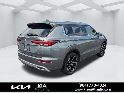 Used 2023 Mitsubishi Outlander SEL FWD image 3