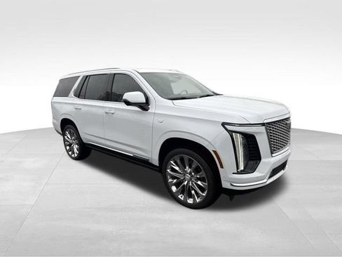 Certified 2026 Cadillac Escalade Luxury w/ LPO, Radiant Package AWD/4WD image 3