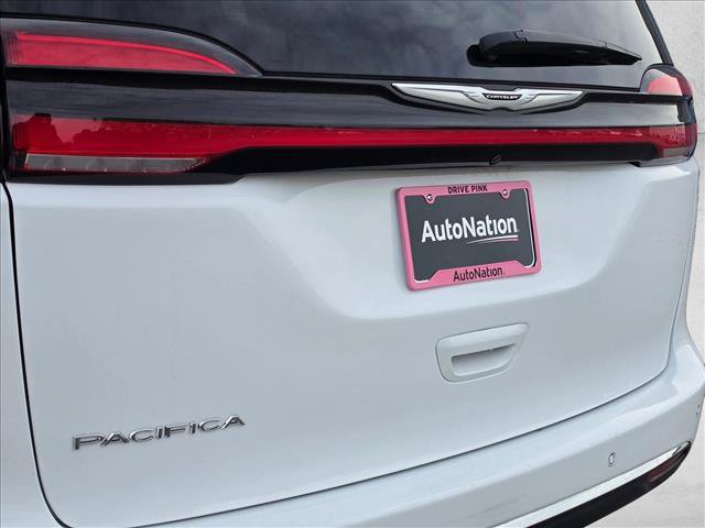 Used 2024 Chrysler Pacifica Touring-L FWD image 15