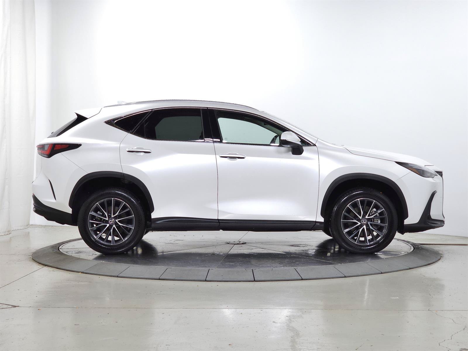 Used 2024 Lexus NX 350 AWD image 11
