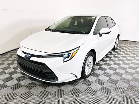 Used 2024 Toyota Corolla LE w/ LE Convenience Package FWD image 7