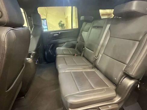 Used 2025 Chevrolet Suburban Z71 image 13