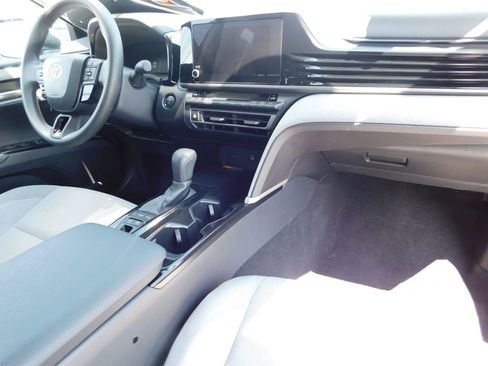 Used 2025 Toyota Camry LE AWD/4WD image 17
