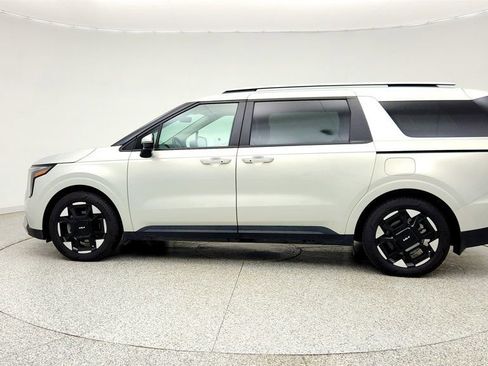 Used 2025 Kia Carnival EX FWD image 8