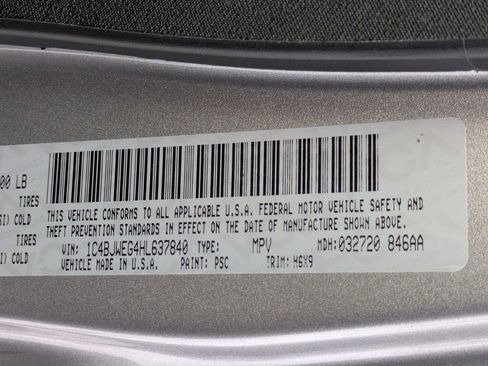 Used 2017 Jeep Wrangler Unlimited Sahara image 30