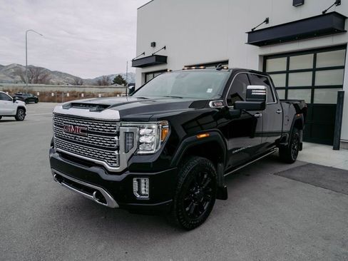 Used 2023 GMC Sierra 2500 Denali w/ Denali Black Diamond Edition image 3