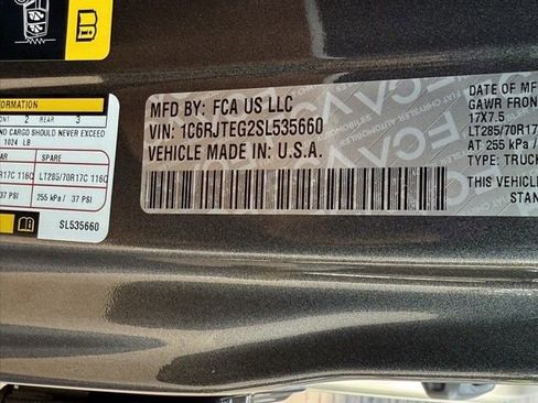 New 2025 Jeep Gladiator Mojave w/ Convenience Group image 28