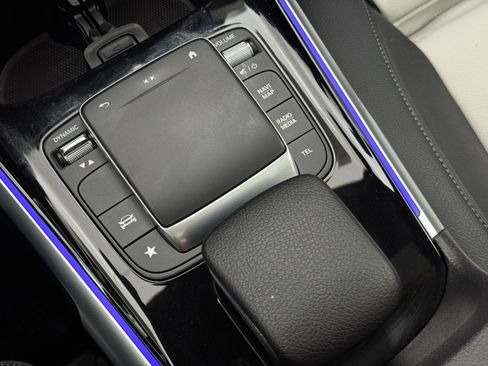 Used 2023 Mercedes-Benz GLB 250 image 32