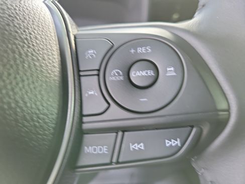 Used 2025 Toyota Corolla SE image 21