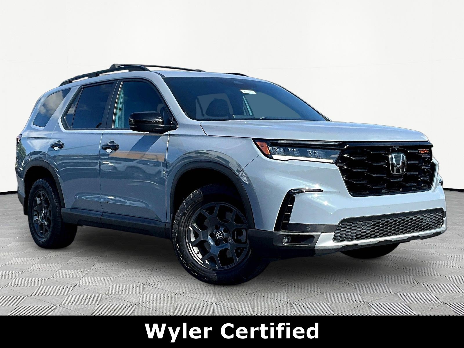 Used 2024 Honda Pilot TrailSport image 3