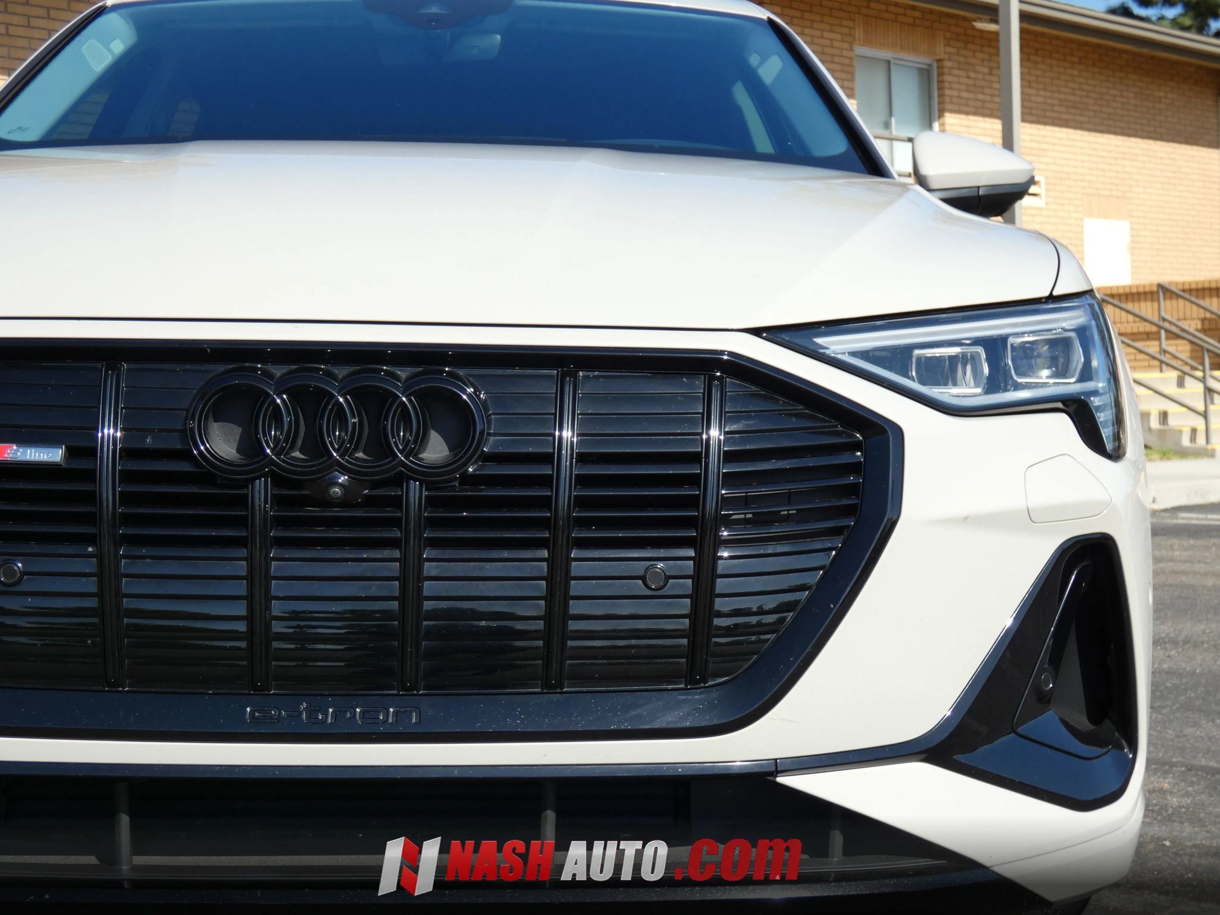 Used 2022 Audi e-tron Premium Plus w/ Premium Plus Package AWD/4WD image 16