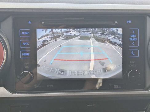 Used 2019 Toyota Tacoma TRD Sport image 18