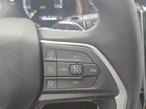 Used 2025 Jeep Grand Cherokee L Laredo w/ Luxury Tech Group I image 8