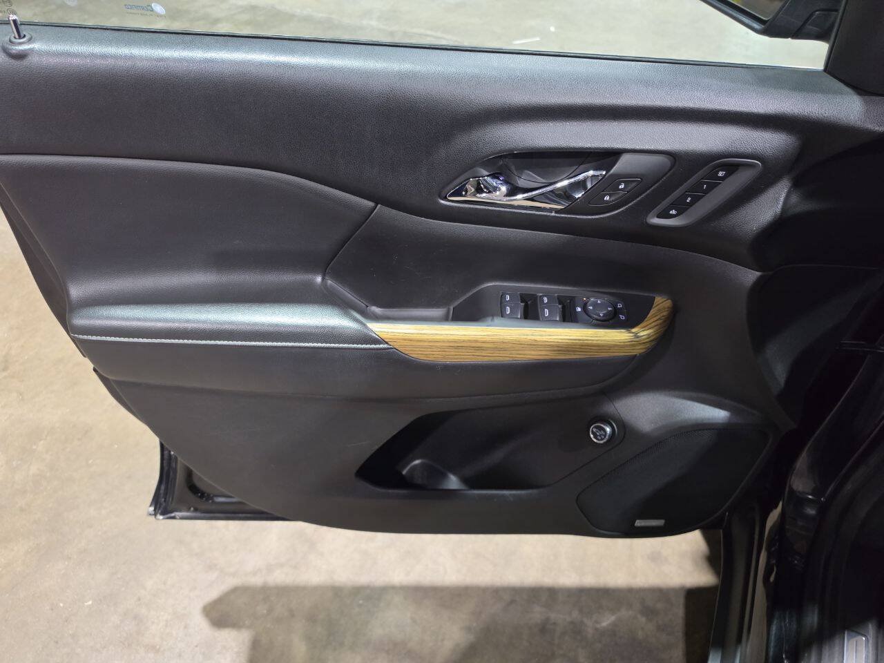 Used 2017 GMC Acadia Denali w/ LPO, Protection Package AWD/4WD image 24