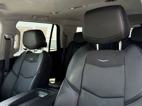 Used 2019 Cadillac Escalade 2WD image 17
