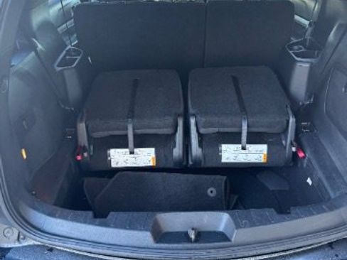 Used 2017 Ford Explorer XLT image 7