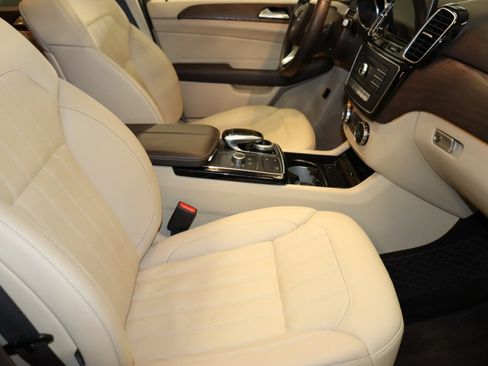 Used 2019 Mercedes-Benz GLE 400 4MATIC image 17