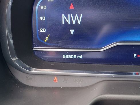 Used 2024 Chevrolet Suburban LT RWD image 29