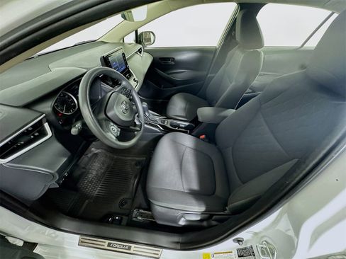 Used 2022 Toyota Corolla LE image 17