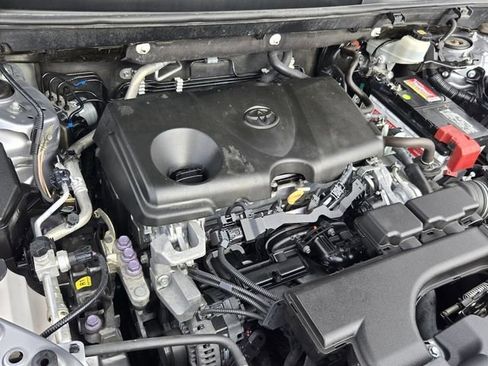 Used 2020 Toyota RAV4 XLE FWD image 17