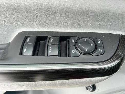 Used 2020 GMC Acadia SLT w/ Driver Alert Package II image 17