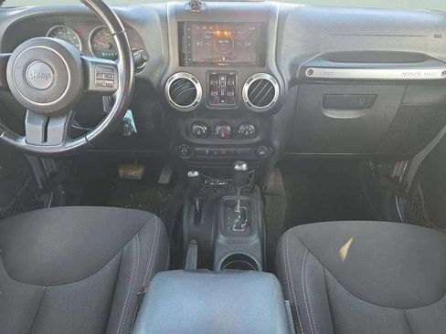 Used 2017 Jeep Wrangler Unlimited Sahara AWD/4WD image 17