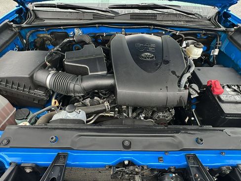 Used 2020 Toyota Tacoma TRD Sport image 10