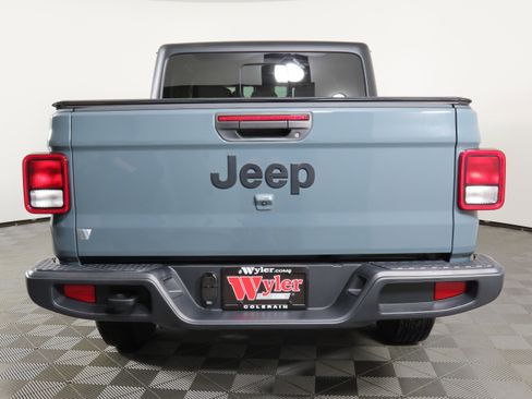 Used 2025 Jeep Gladiator Sport image 43