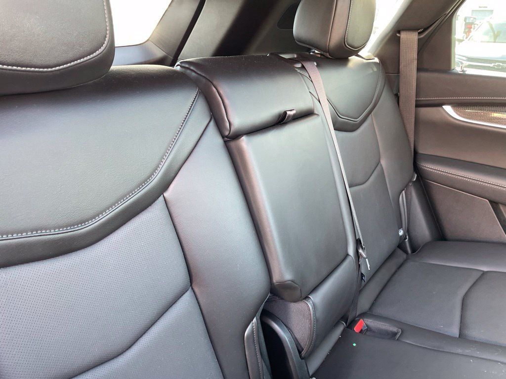 Used 2025 Cadillac XT5 Sportv w/ LPO, Bronce Accent Package AWD/4WD image 16