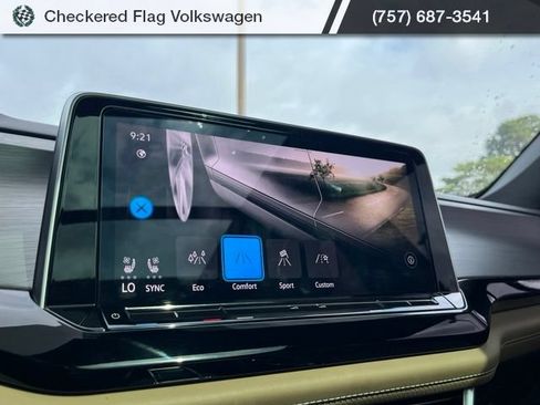 Used 2024 Volkswagen Atlas Cross Sport SE FWD image 41