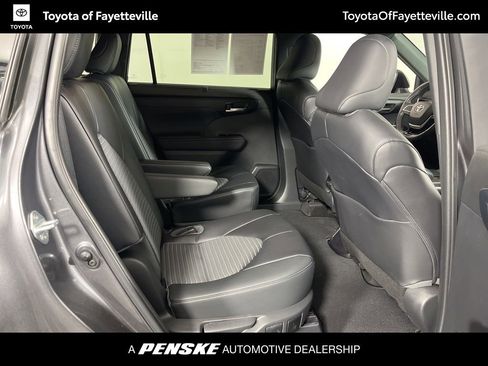 Used 2023 Toyota Highlander XSE image 9