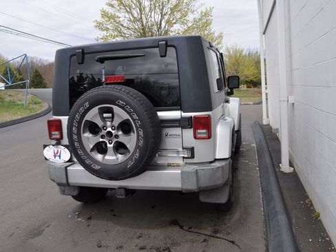 Used 2008 Jeep Wrangler Sahara w/ Dual Top Group AWD/4WD image 15