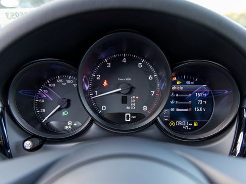 New 2026 Porsche Macan image 33