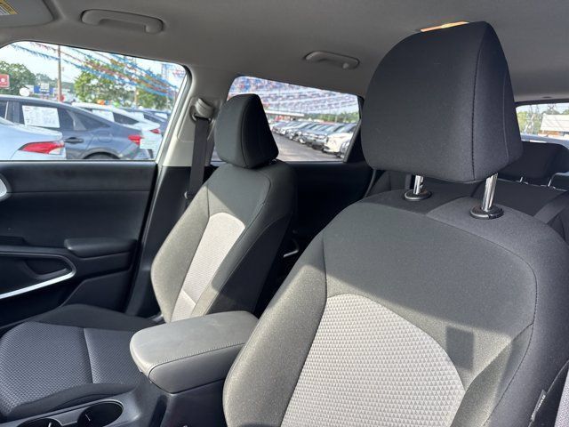 Used 2025 Kia Soul LX w/ LX Technology Package FWD image 13
