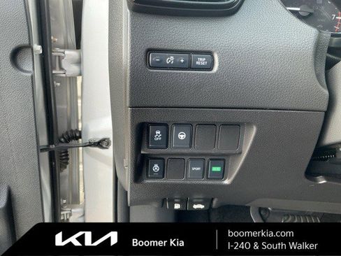 Used 2022 Nissan Rogue Sport SL w/ Premium Package image 19