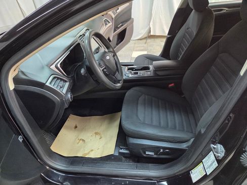 Used 2020 Ford Fusion SE image 13
