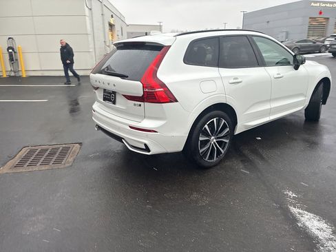 Used 2025 Volvo XC60 B5 Plus image 3