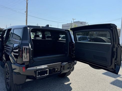 New 2025 GMC Hummer EV 2X w/ LPO, Illumination Package image 9