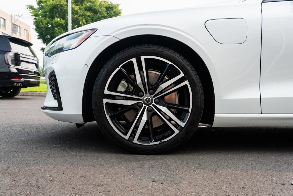 Used 2022 Volvo S60 T8 R-Design w/ Advanced Package AWD/4WD image 7